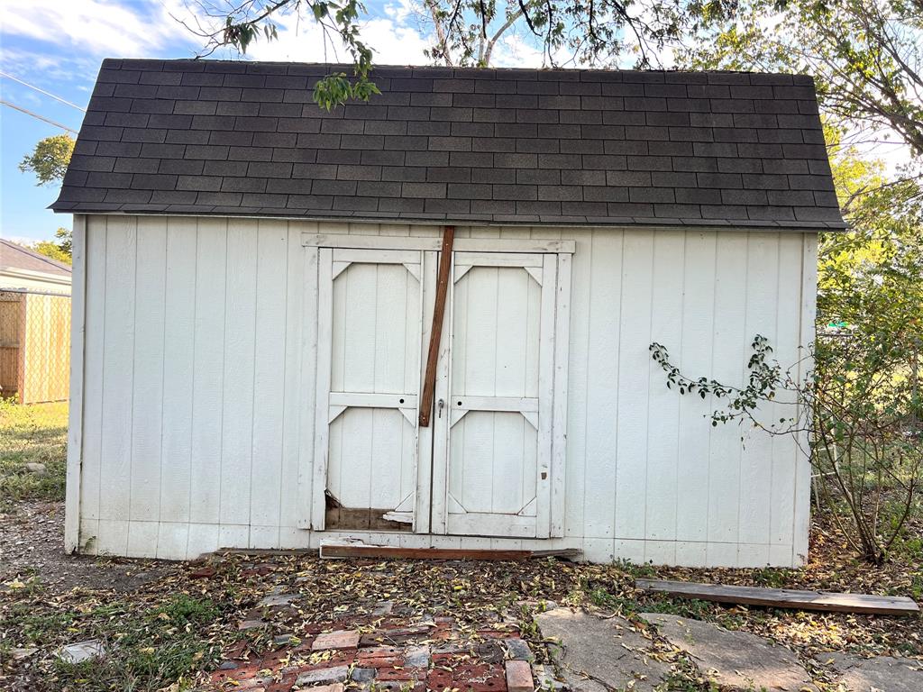 1421 South Freeway