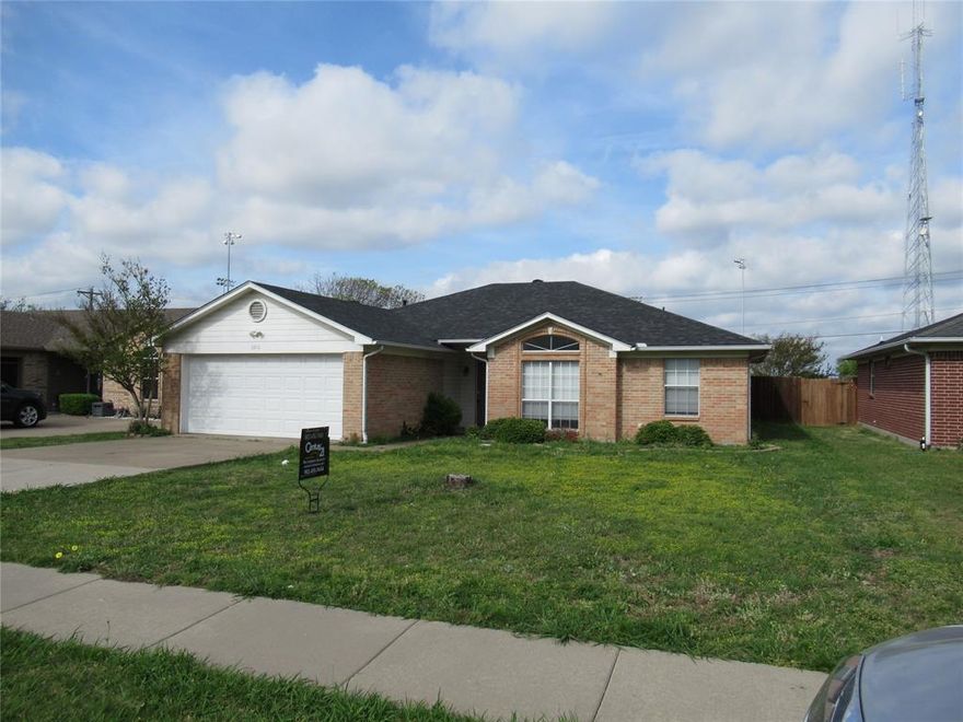 Cute, quaint, cozy and affordable! If you are looking for a nice home conveniently close to shopping, restaurants, parks and playgrounds this is the place! House features a large living with fireplace and a breakfast nook with bay window that' adjacent to the kitchen.  There is a split bedroom plan that makes for a private primary suite with dual sinks, dual walk-in closets and a separate tub and shower! Few houses in this particular area come available so make your appointment to view it today!