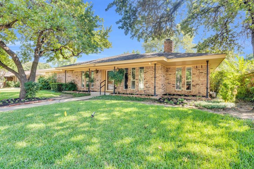 Beautifully updated 4 bedroom, 2.1 bath home in sought-after North Arlington in Butler Elementary zone. This spacious home features brand new flooring and fresh paint throughout, offering a light, fresh feel. Flexible floor plan includes multiple living and dining areas, ideal for families and entertaining. Prime location with easy access to major highways and just minutes from Arlington’s Entertainment District, including AT&T Stadium, Globe Life Field, Texas Live!, and more. A rare find in an established neighborhood—move-in ready and full of potential!