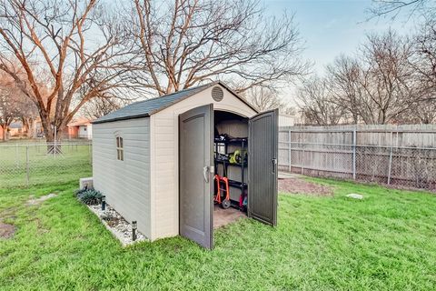 A home in Benbrook