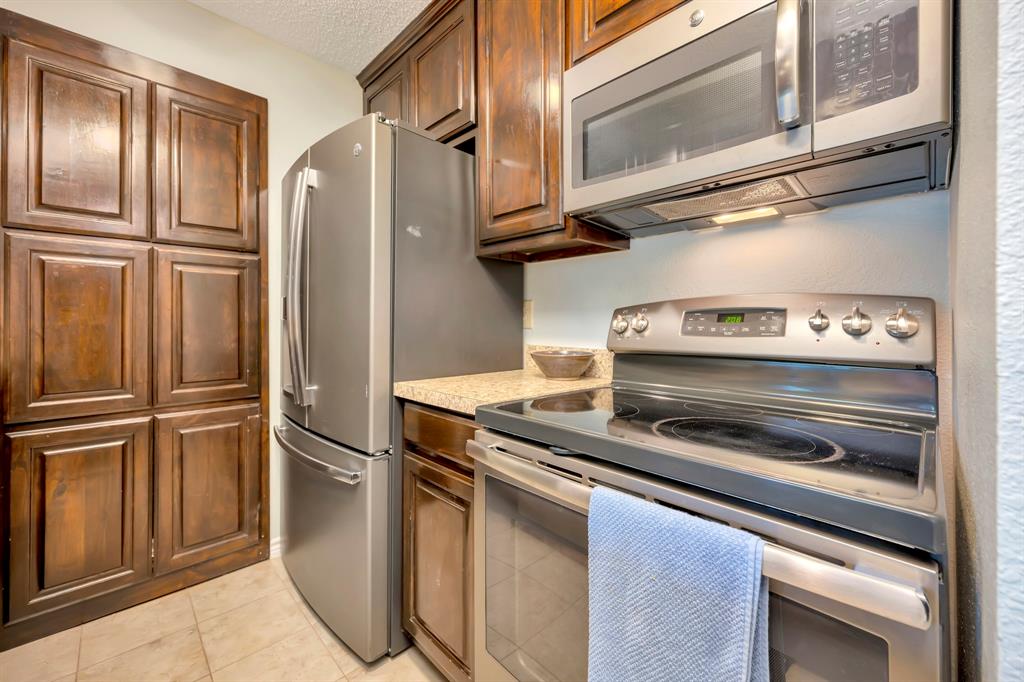 Cloisters Condo The - Residential