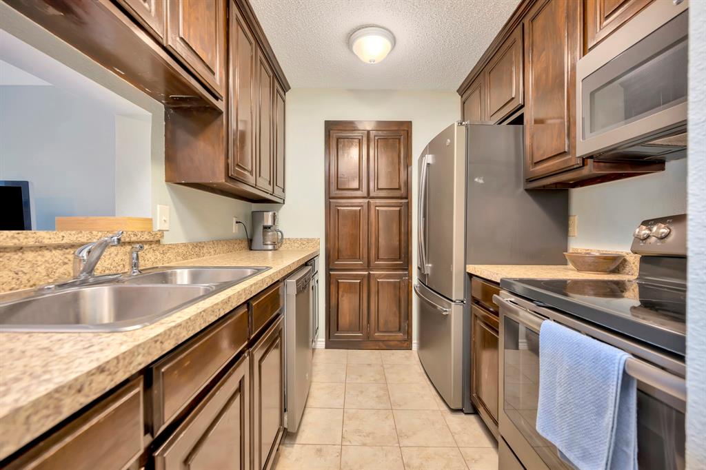 Cloisters Condo The - Residential