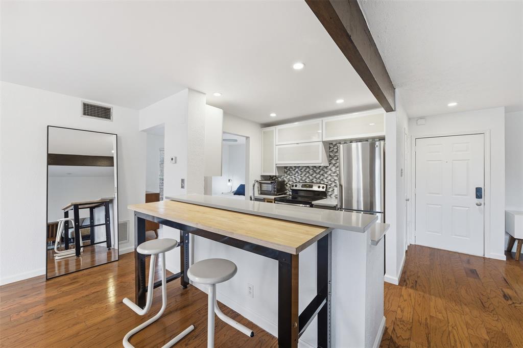 River Oaks Condos - Residential