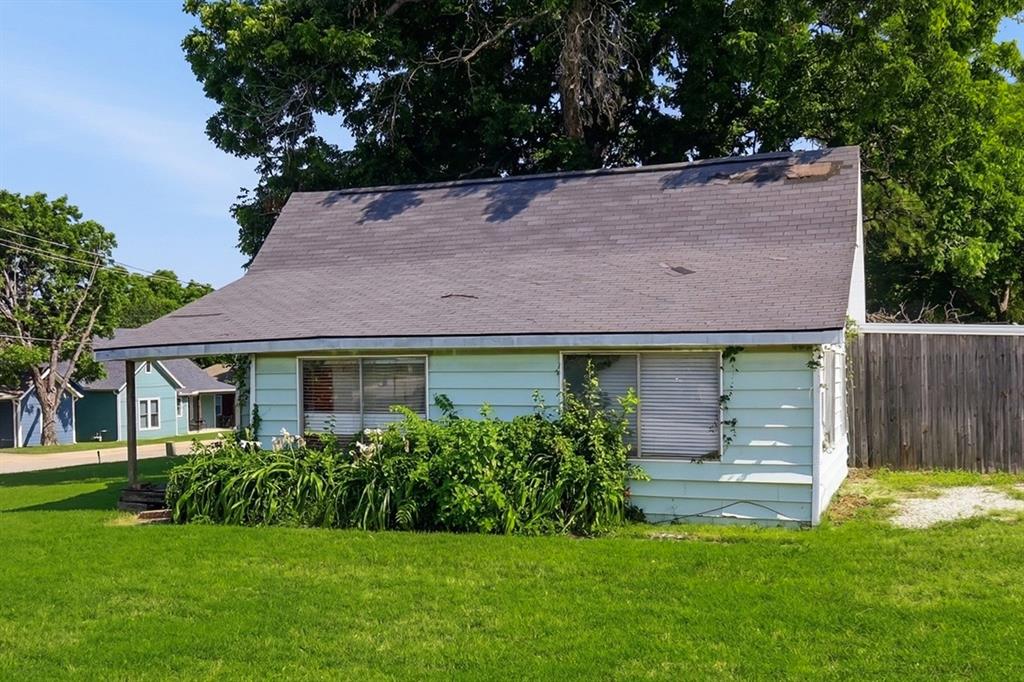 218 W Worth Street