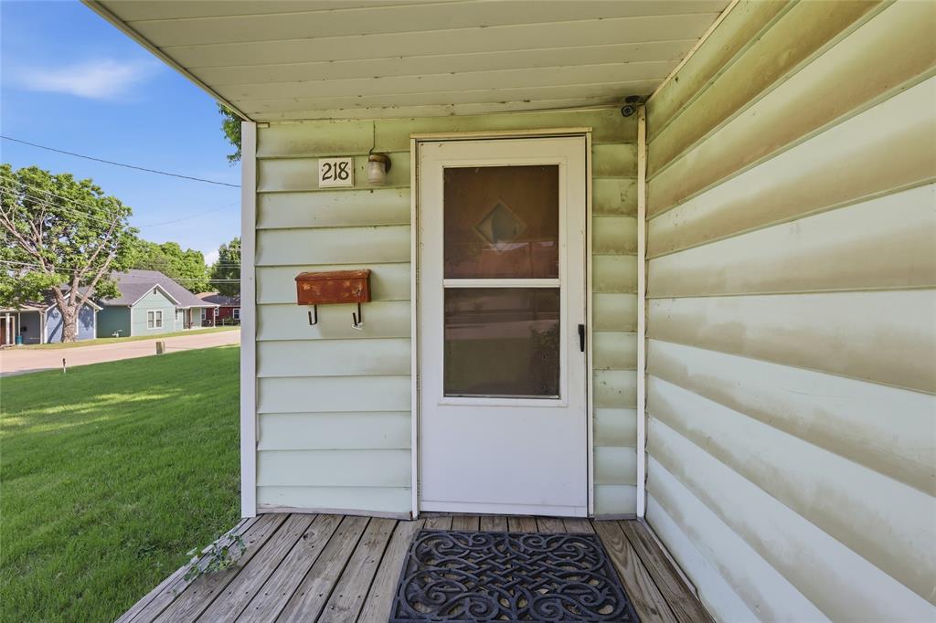 218 W Worth Street