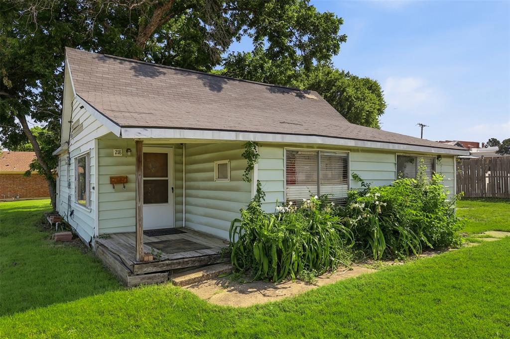 218 W Worth Street