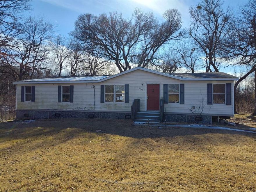 Here's your next project with real upside potential! This solid 4 bed, 2 bath home sits on a spacious 0.46-acre lot in Granbury, offering room to expand, renovate, or personalize. With 1,344 sq ft of livable space and great bones, this property is a perfect fit for investors, flippers and those looking to add value in an established Hood County neighborhood.