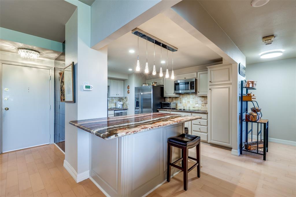 5200 Keller Springs 535