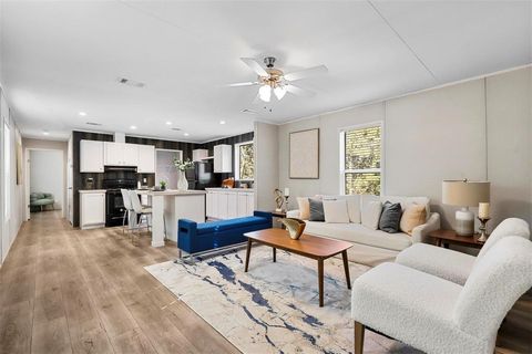 2610 Pinoak Street Granbury TX 76048