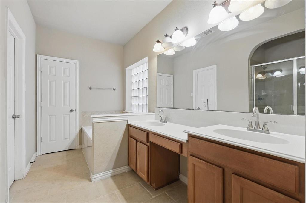 Plano, Texas 75074, United States, 4 Bedrooms Bedrooms, ,4 BathroomsBathrooms,Residential,Pending,186820