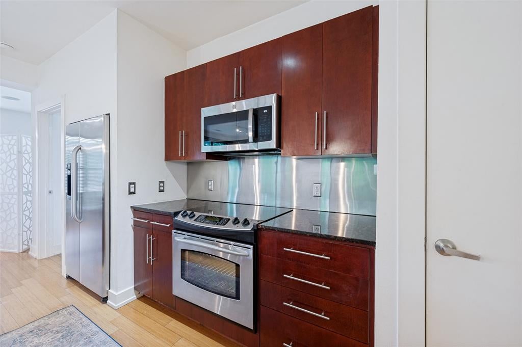 4333 Gilbert Avenue 219