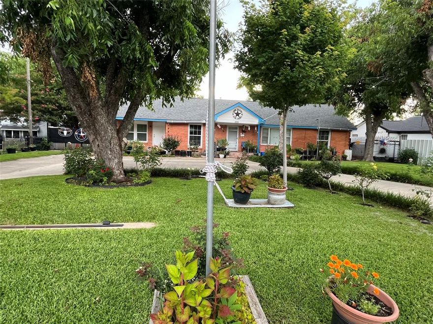 Beautiful home 4 bedrooms 2 full baths 2 dinning little less then half of an acre, Gorgeous lot & landscaping, lots of trees, circular front drive way, electric gates, with controls, Enjoy this charming house features, Large bedrooms, with some hardwood floors, crown molding, open kitchen with build in cabinets, lots of space, extra large room enclosed no air condition, Seller will finance with substantial large down payment required good credit.