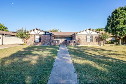 816 Ash Street Burleson TX 76028