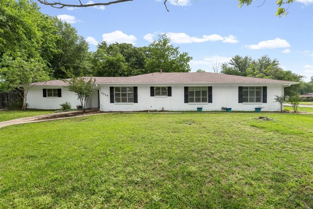Photo of 2906 Tanglewood Drive, Commerce, TX 75428 (MLS # 21253325)