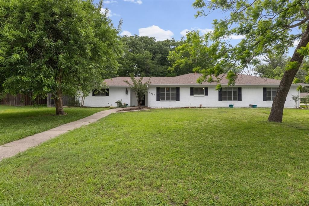 Photo of 2906 Tanglewood Drive, Commerce, TX 75428 (MLS # 21253325)
