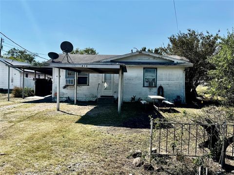 Photo of 413 E Locust Street, Whitewright, TX 75491 (MLS # 21076351)
