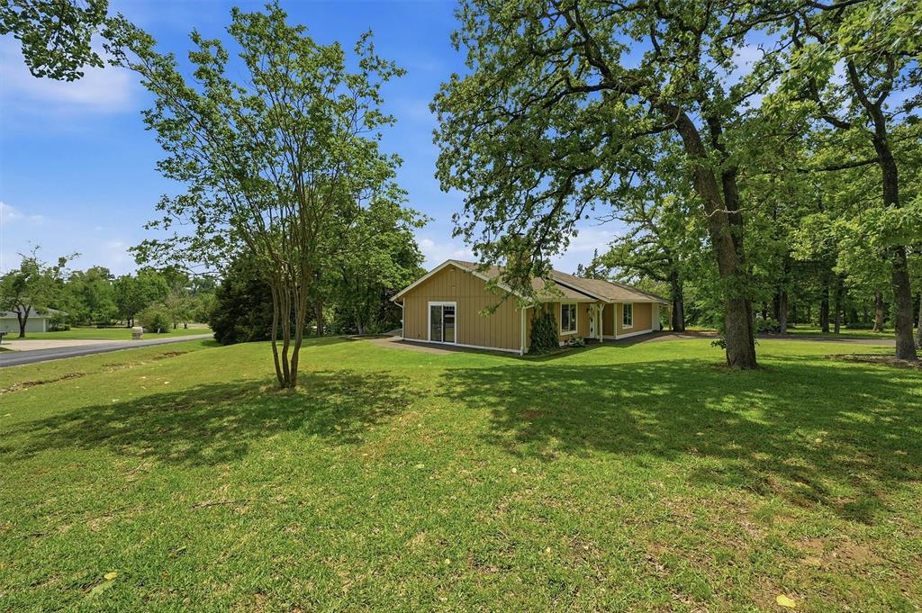 100 Cayuga Cove