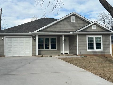 1981 W Bond Street Denison TX 75020