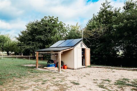 A home in Honey Grove