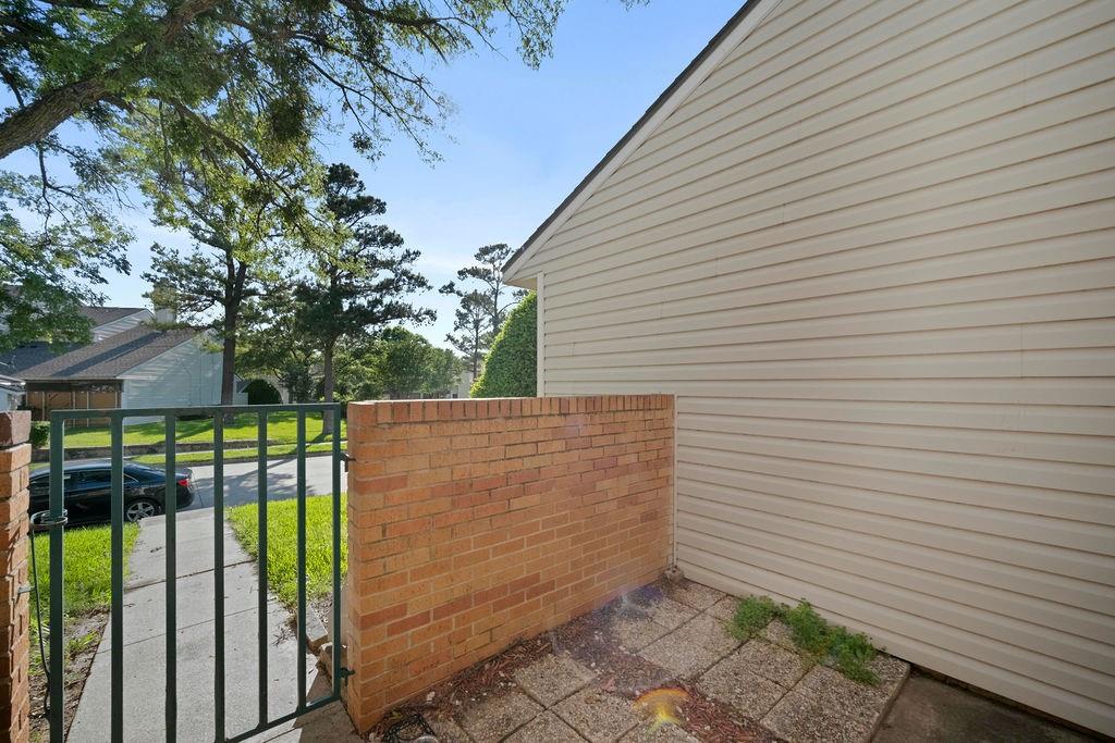 815 Summercreek Drive