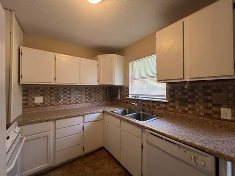 Tiny photo for 3302 Texas Street, Greenville, TX 75401 (MLS # 21099830)