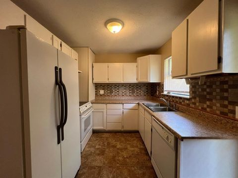 Tiny photo for 3302 Texas Street, Greenville, TX 75401 (MLS # 21099830)