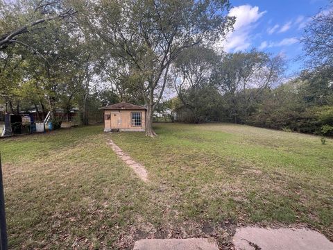 Tiny photo for 3302 Texas Street, Greenville, TX 75401 (MLS # 21099830)