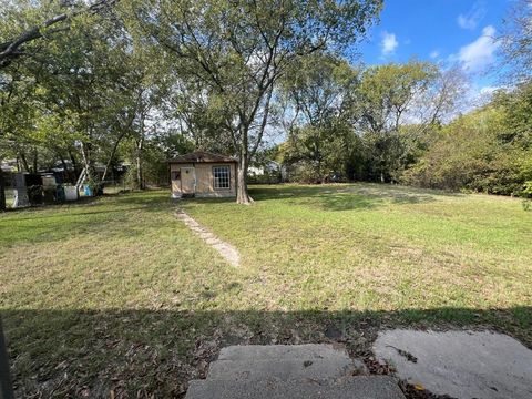 Tiny photo for 3302 Texas Street, Greenville, TX 75401 (MLS # 21099830)