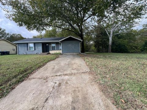 Tiny photo for 3302 Texas Street, Greenville, TX 75401 (MLS # 21099830)