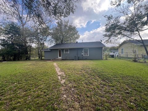 Tiny photo for 3302 Texas Street, Greenville, TX 75401 (MLS # 21099830)