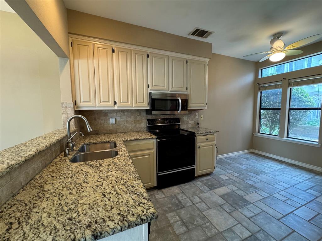 Heritage On The Lake-Waterfron - Residential