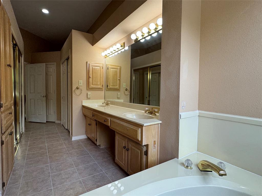 Heritage On The Lake-Waterfron - Residential