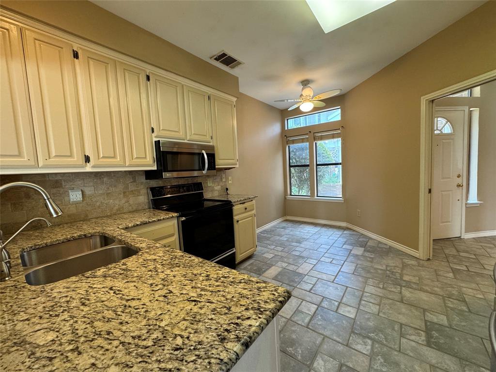 Heritage On The Lake-Waterfron - Residential