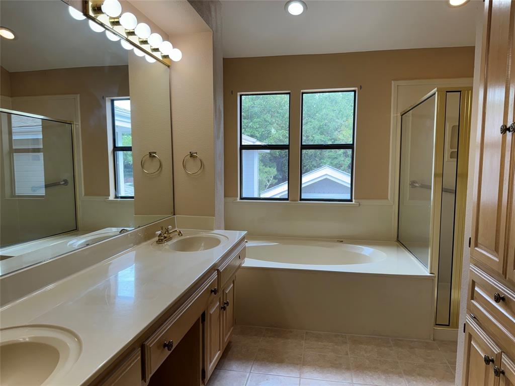 Heritage On The Lake-Waterfron - Residential