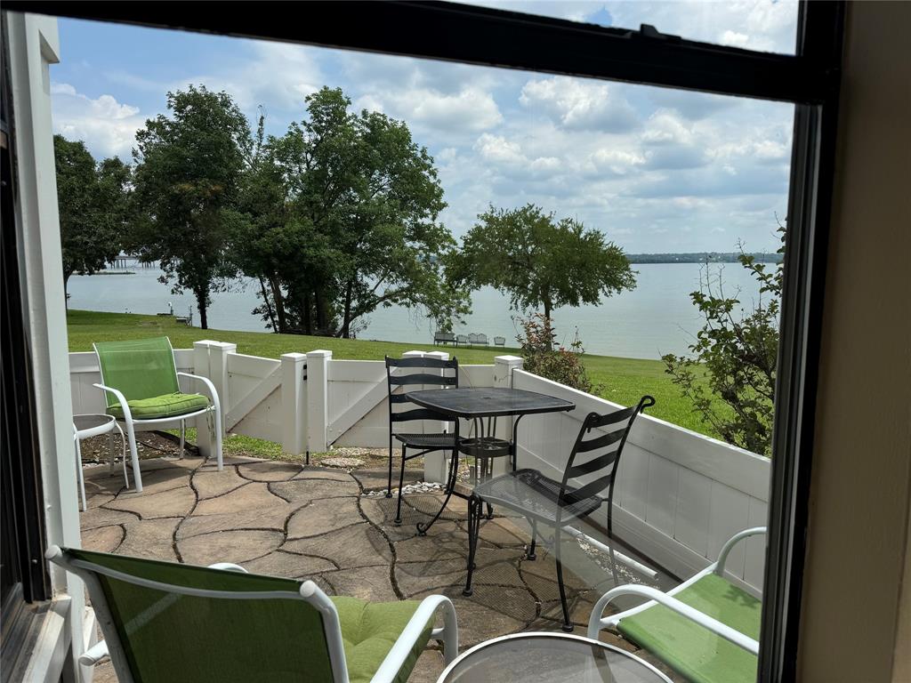 Heritage On The Lake-Waterfron - Residential