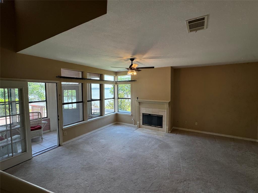 Heritage On The Lake-Waterfron - Residential