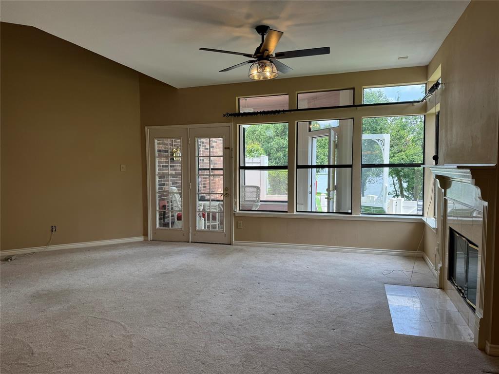 Heritage On The Lake-Waterfron - Residential