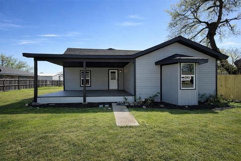 469 W Fulton Street Van Alstyne TX 75495