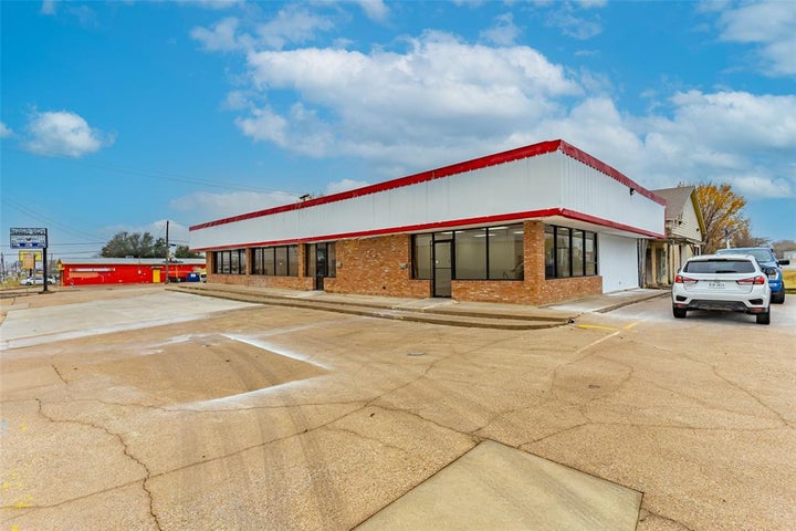 Photo 1 of 10 — 210 S Virginia Street, Terrell, TX 75160