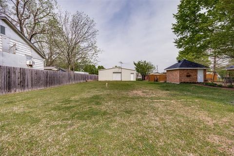 305 Buchanan Street Whitesboro TX 76273