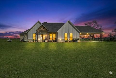 Photo of 939 Graham Grove Road, Collinsville, TX 76233 (MLS # 21151182)