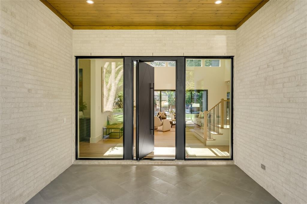 10815 Pinocchio Drive