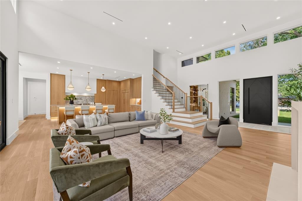 10815 Pinocchio Drive