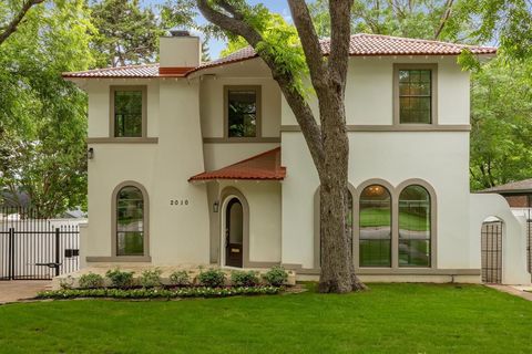 Photo of 2010 Mayflower Drive, Dallas, TX 75208 (MLS # 21258251)