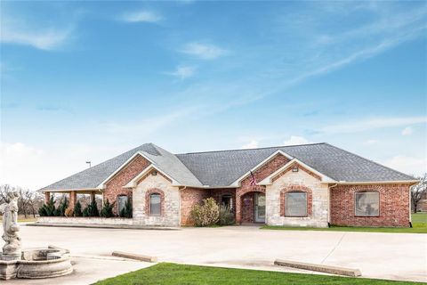Photo of 401 Center Court Drive, Bridgeport, TX (MLS # 21097917) Photo of 401 Center Court Drive, Bridgeport, TX (MLS # 21097917)