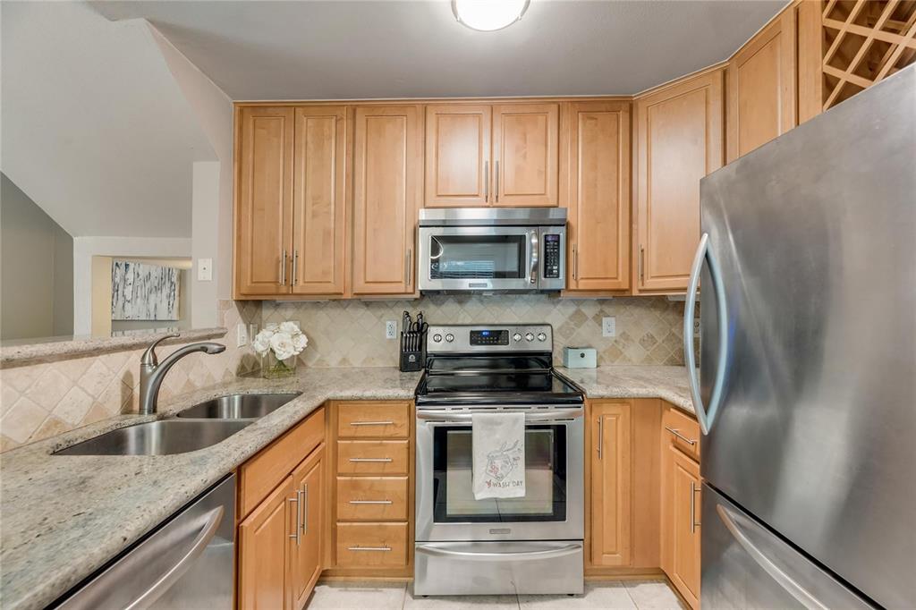 2201 Wolf Street 6106