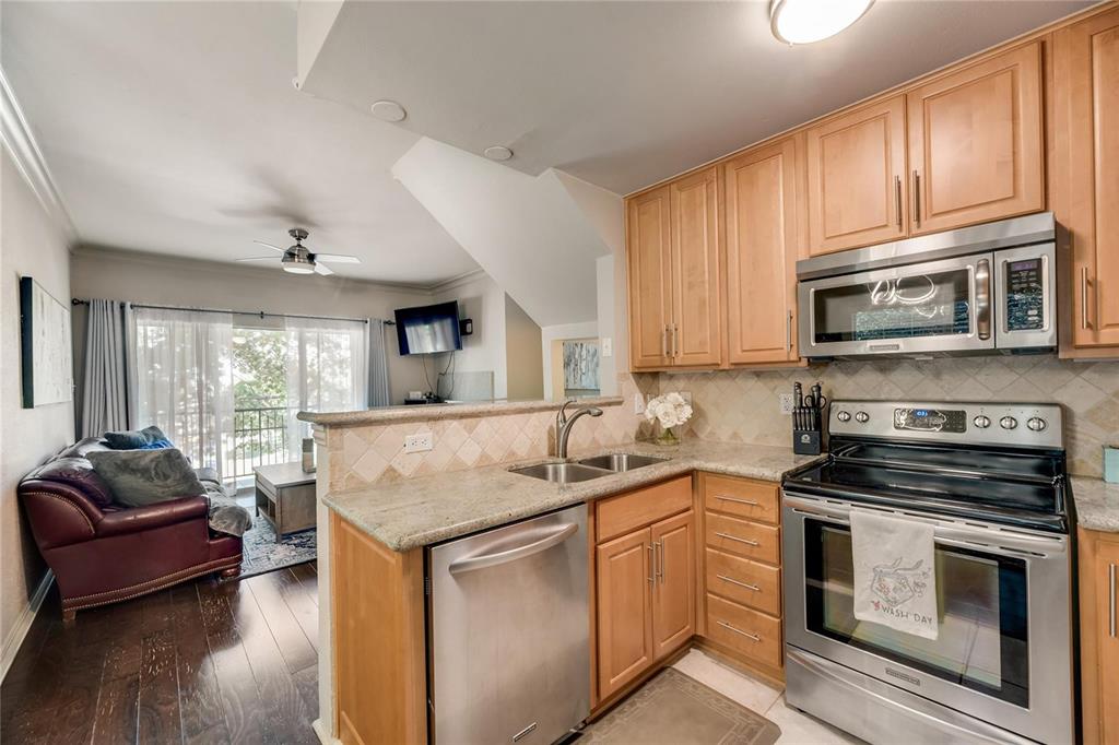 2201 Wolf Street 6106