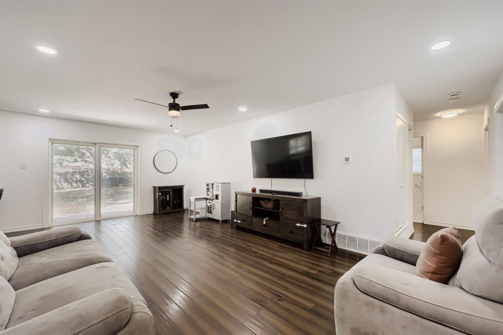 1900 Lomita Lane