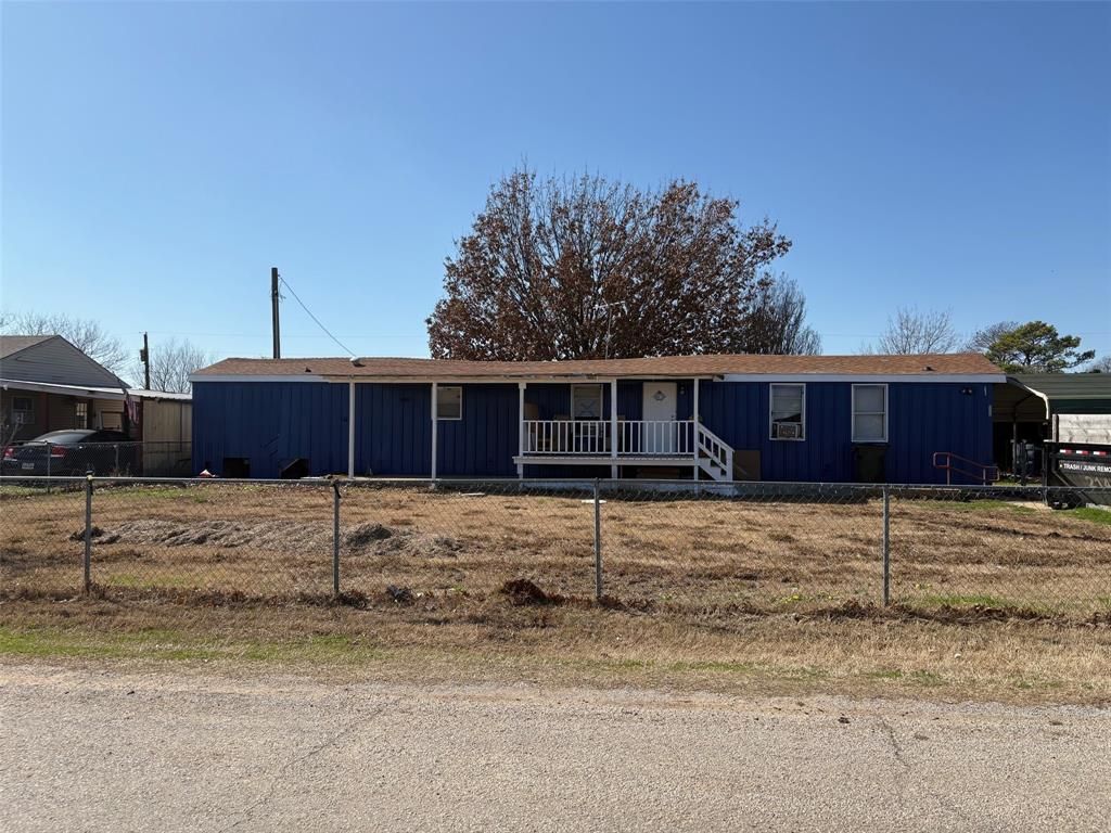 Photo for 209 County Road 4852, Newark, TX 76071 (MLS # 21099472)