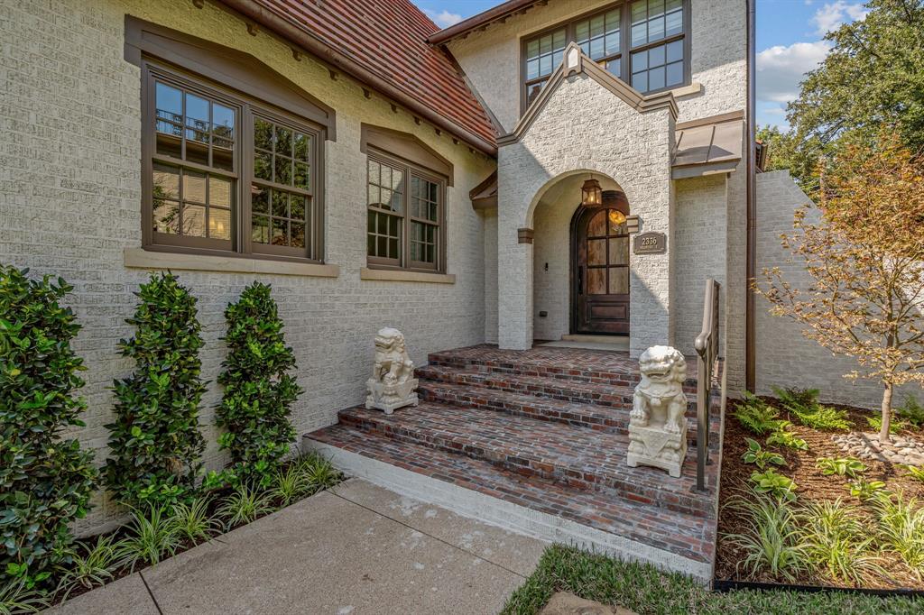 2336 Medford Court E